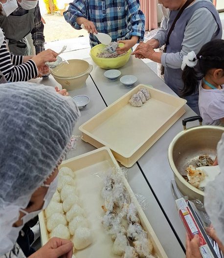 全員でおにぎりを握りました 🍙🍙🍙